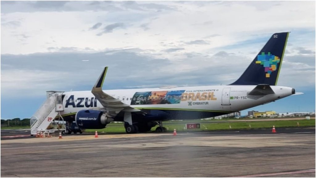 avião azul
