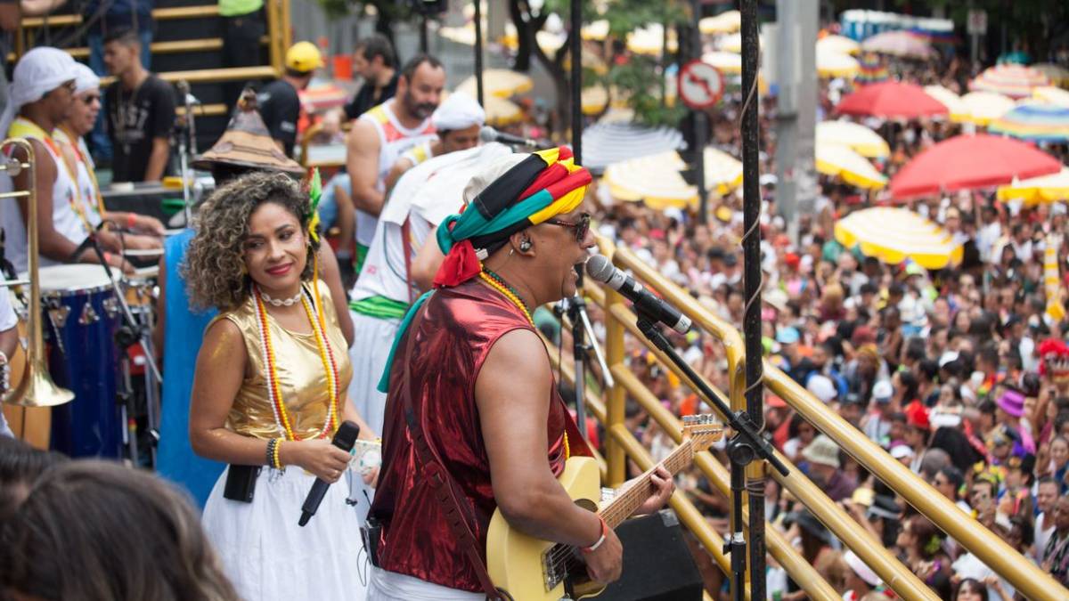 Confira a programação de blocos de rua no pré-Carnaval, com mais de 100  desfiles