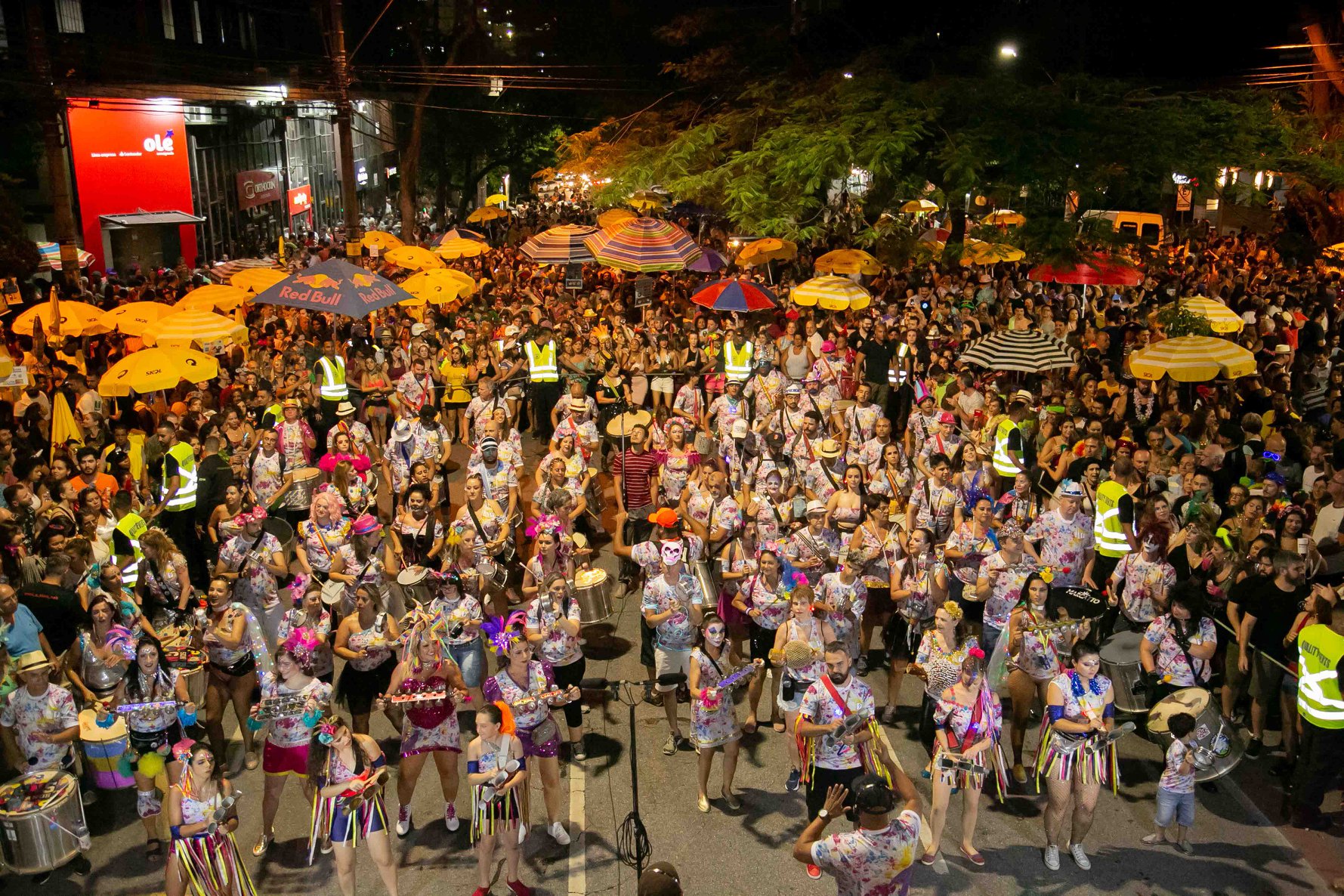 É tempo de glitter! Quase 30 blocos de Carnaval fazem ensaios e shows neste  fim de semana em BH, Carnaval 2023 em Minas Gerais