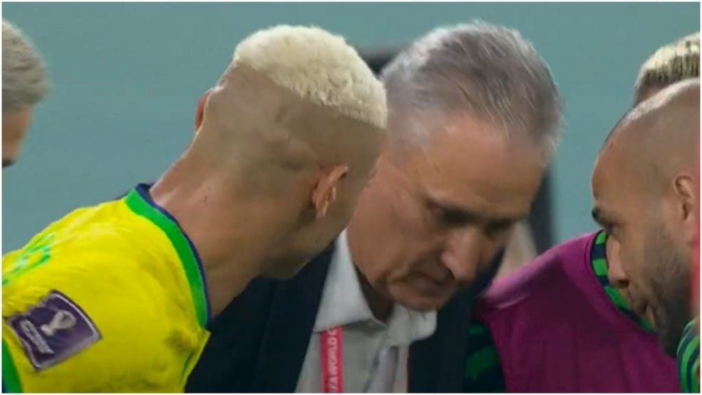 Tite faz dança do pombo