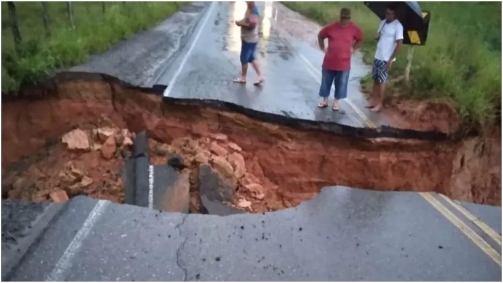 cratera se abre em minas