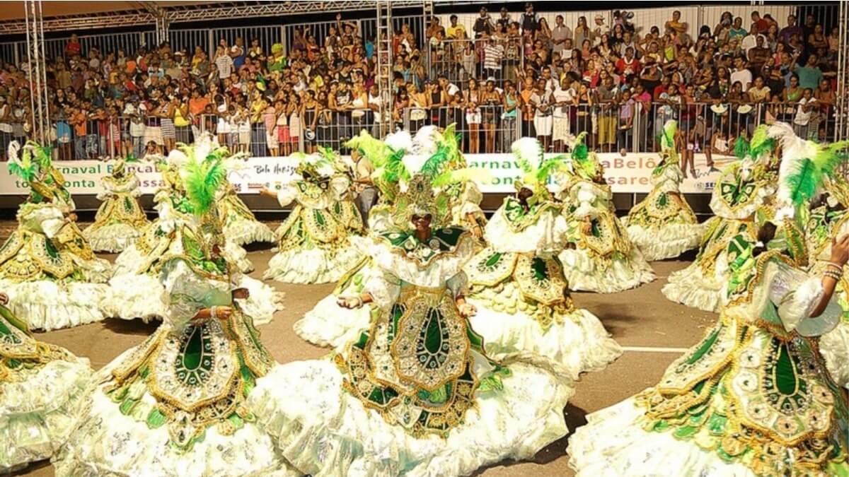 desfile escola de samba carnaval bh