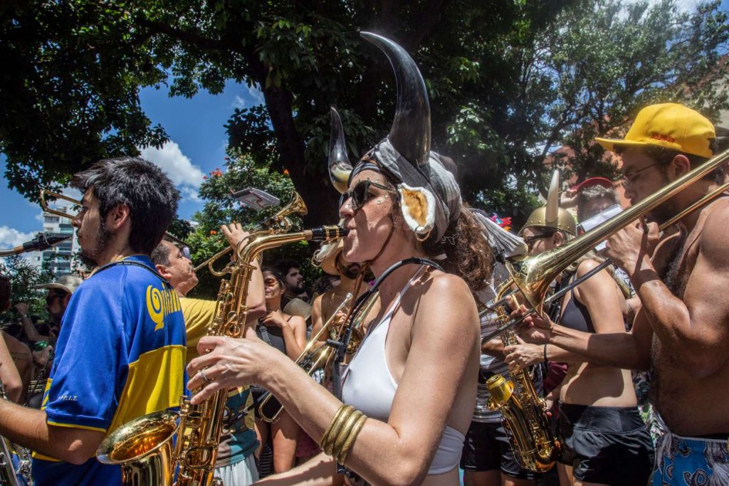 Mama na Vaca desfila no pré-Carnaval, e está na lista de melhores blocos da folia em BH