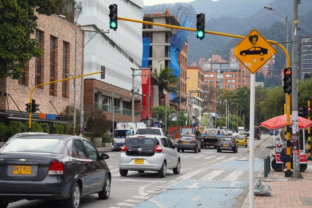 Bogotá lidera ranking de cidades com piores trânsitos da América Latina, e é a sexta pior do mundo