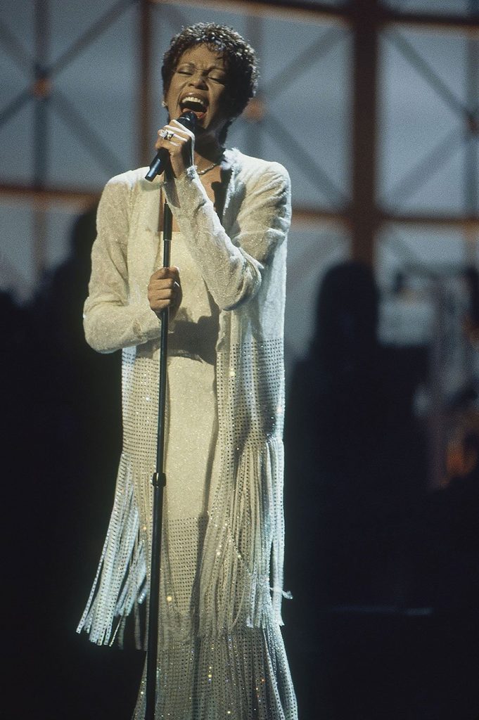 Whitney Houston é a segunda colocada na lista de melhores cantores do mundo