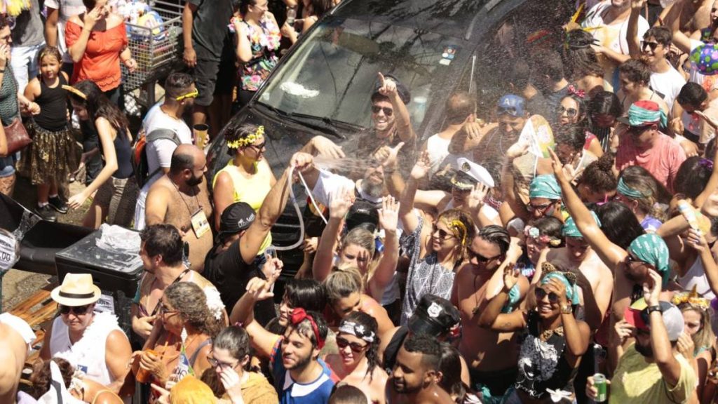 carnaval bh foliões