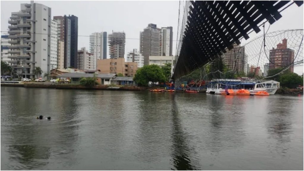 ponte desaba foliões