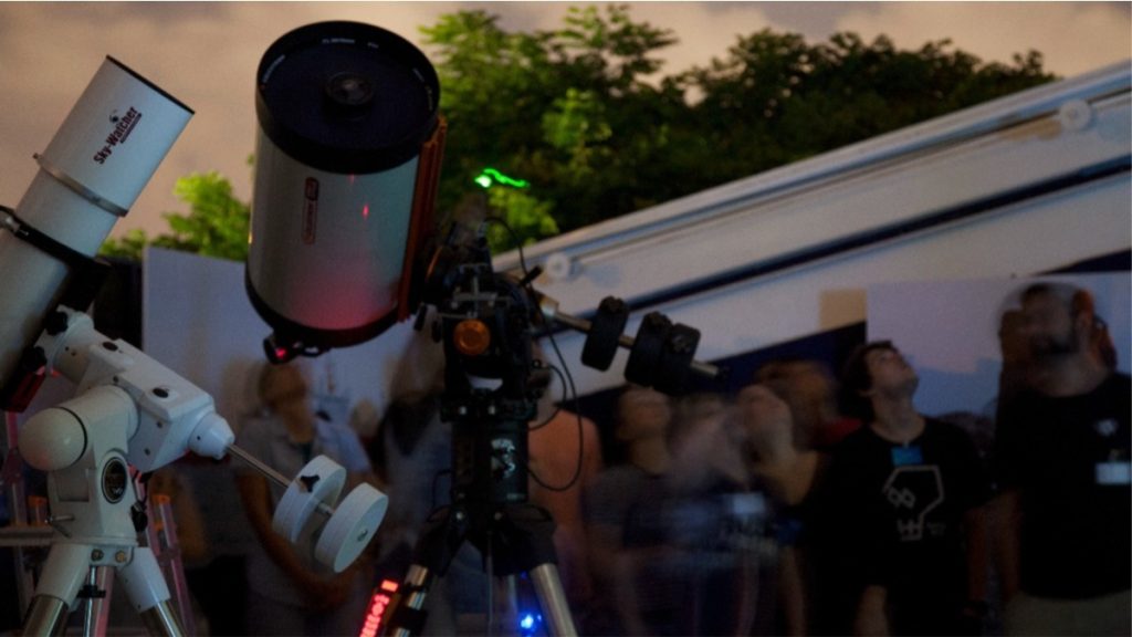 Observação noturna no Terraço Astronômico