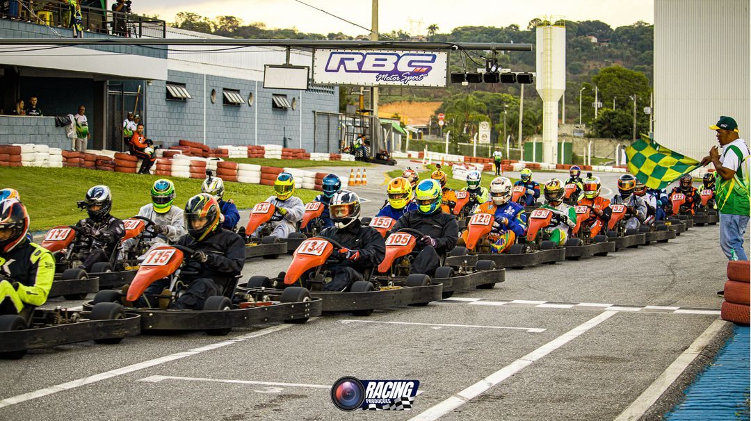 Corrida de Kart: 20 voltas (Estacionamento do Via Sul)