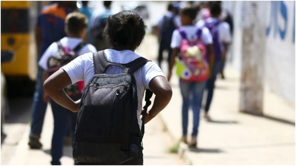 criança errada escola