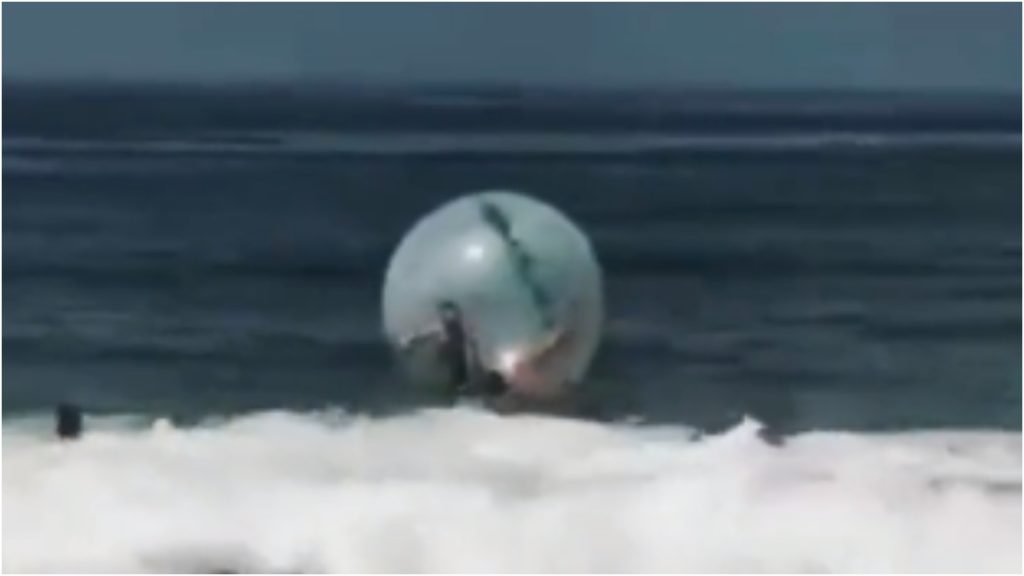 bolha inflável praia copacabana