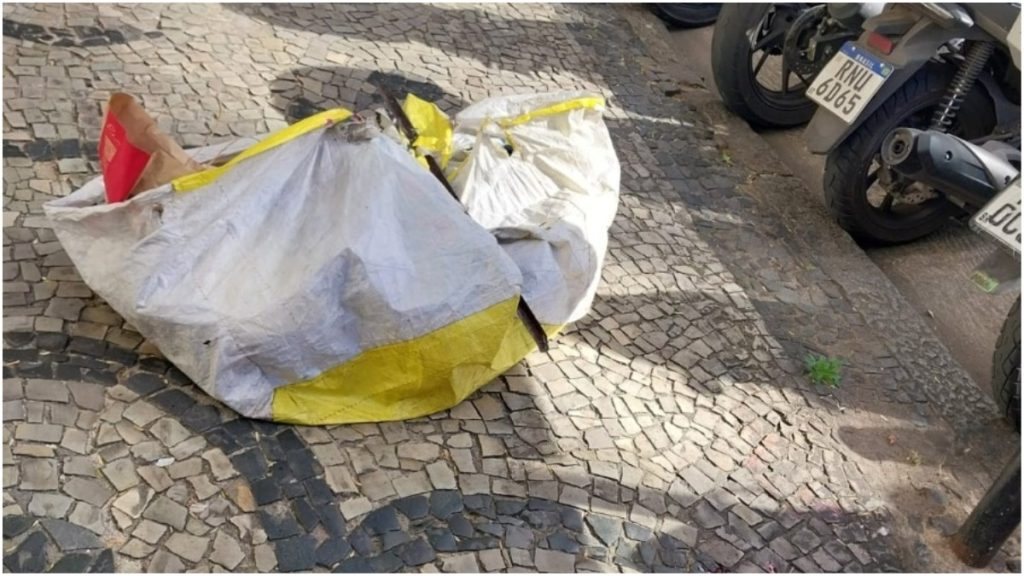 homem agride funcionária correios