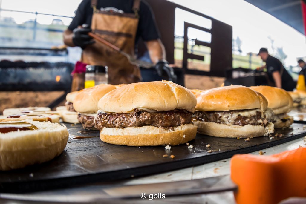 Isso é Churrasco #OnFire: Fernando e Sorocaba desembarcam no Star415 em evento 'Open Churras' de carnes nobres hamburguer