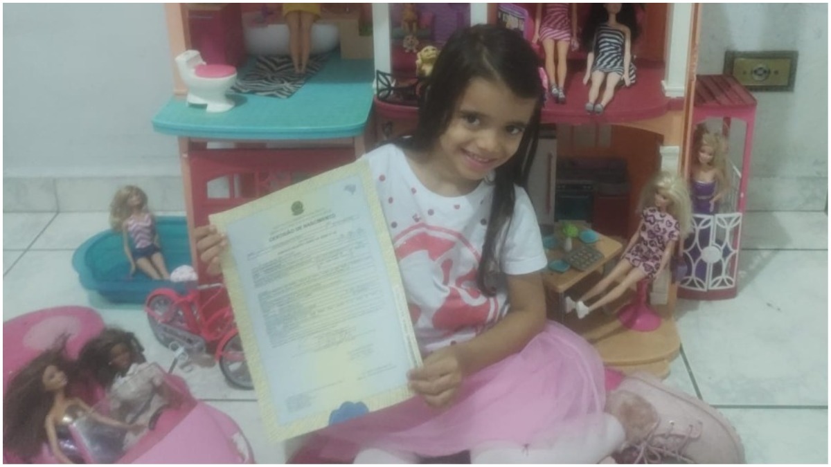 Mulher registra filha com o nome de Barbie por ser fã da boneca - Nacional  - Estado de Minas