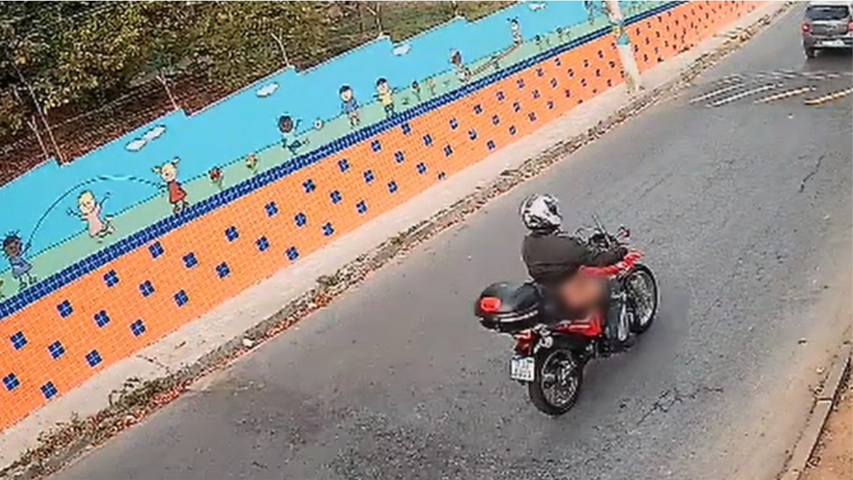 motociclista calças abaixadas bh