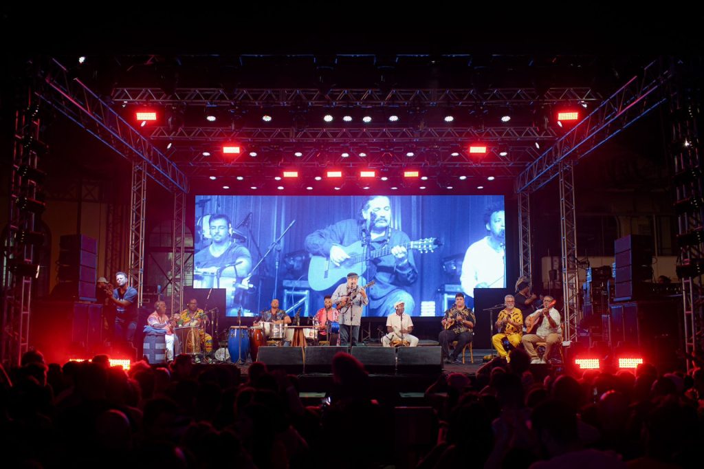 Moacyr Luz faz do festival uma roda de samba