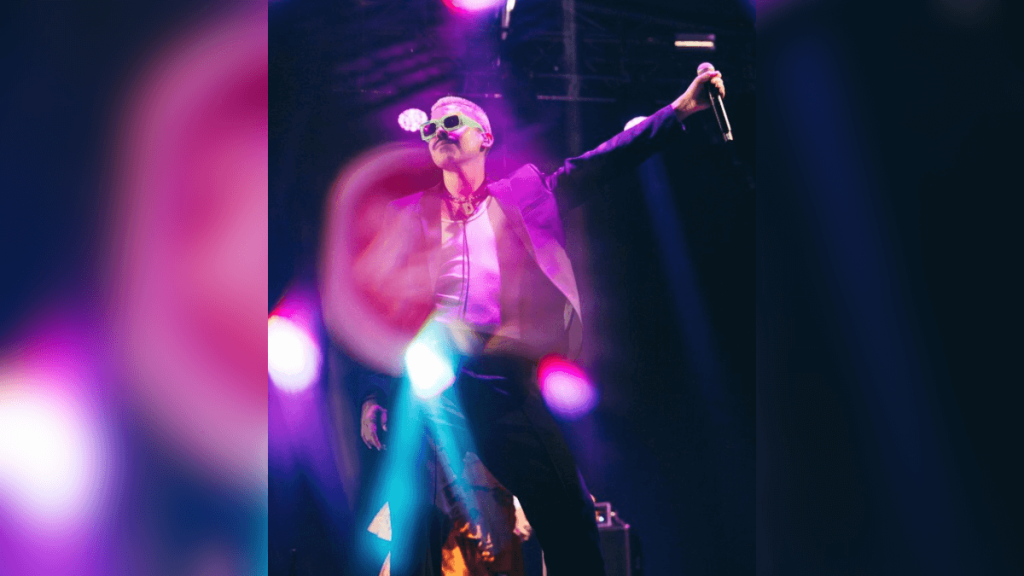 mateus carrilho cantando