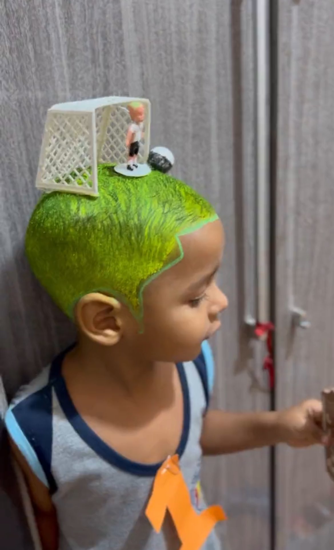 Cabelo maluco: 8 ideias de penteados criativos para meninos e