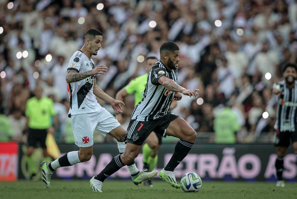 Hulk mostra seu talento contra o Vasco no Maracanã
