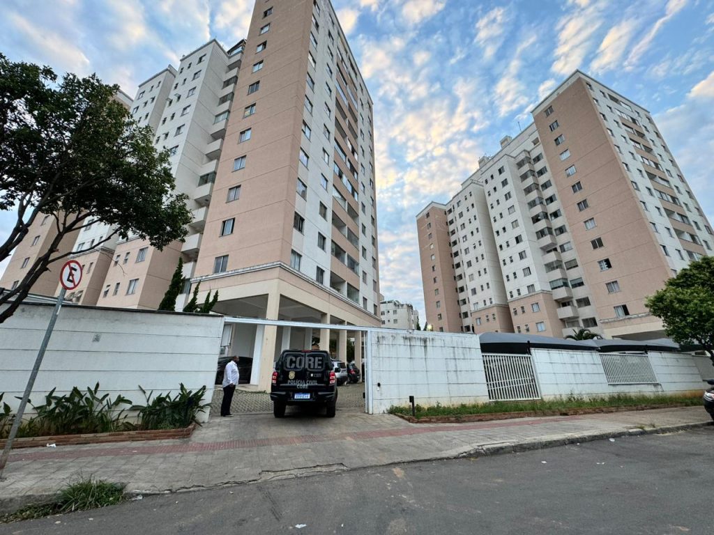 delegada se tranca apartamento