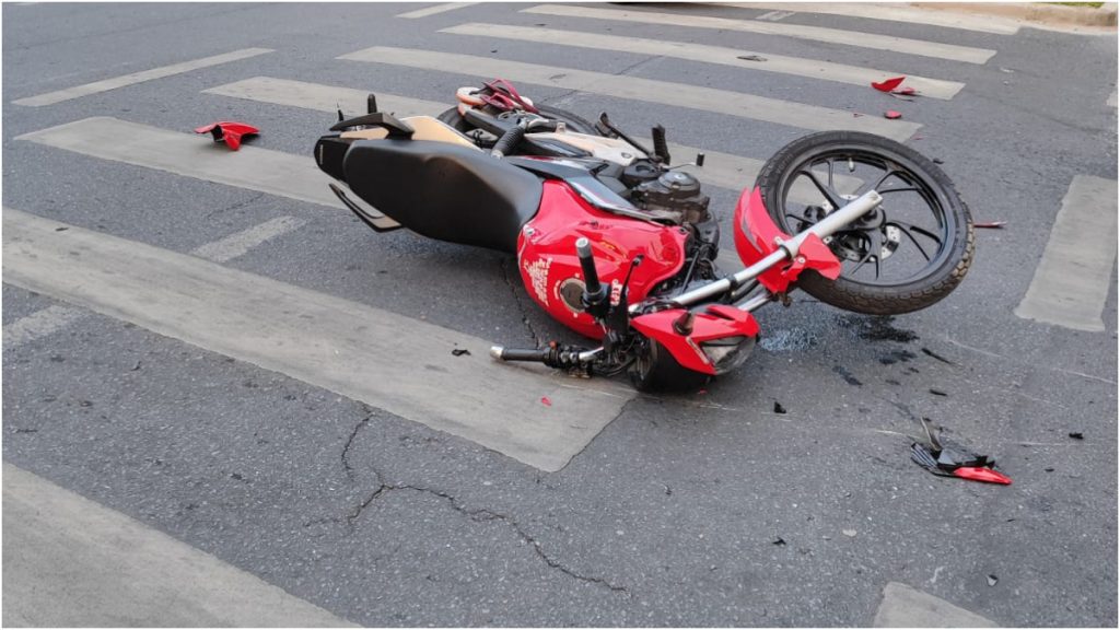moto três pessoas