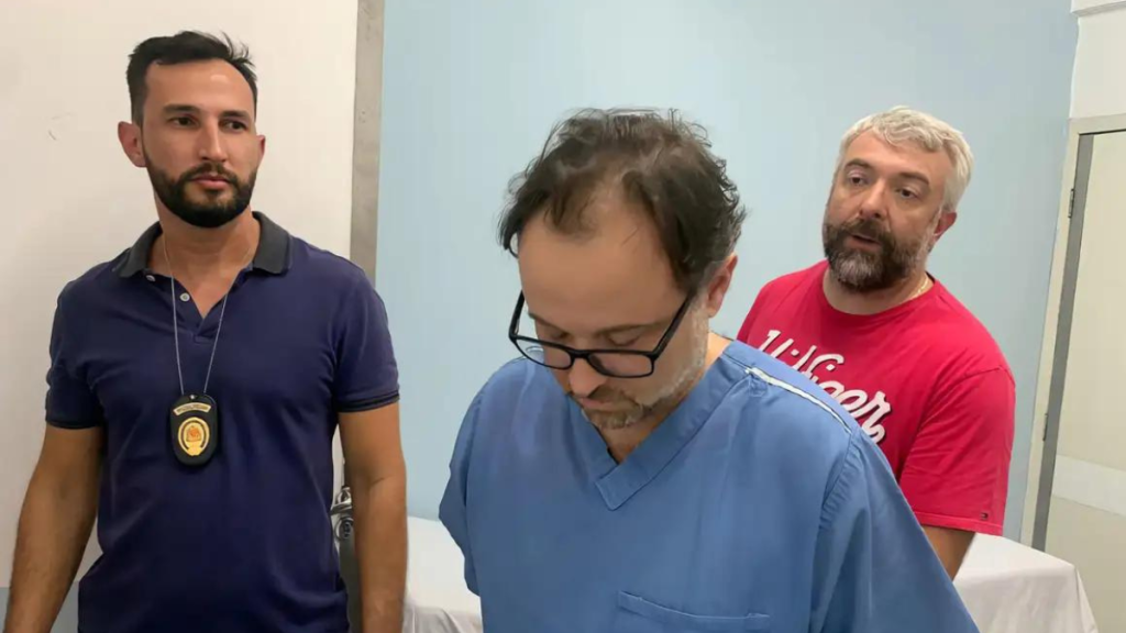 Médico é preso por homicídio enquanto atendia em hospital
