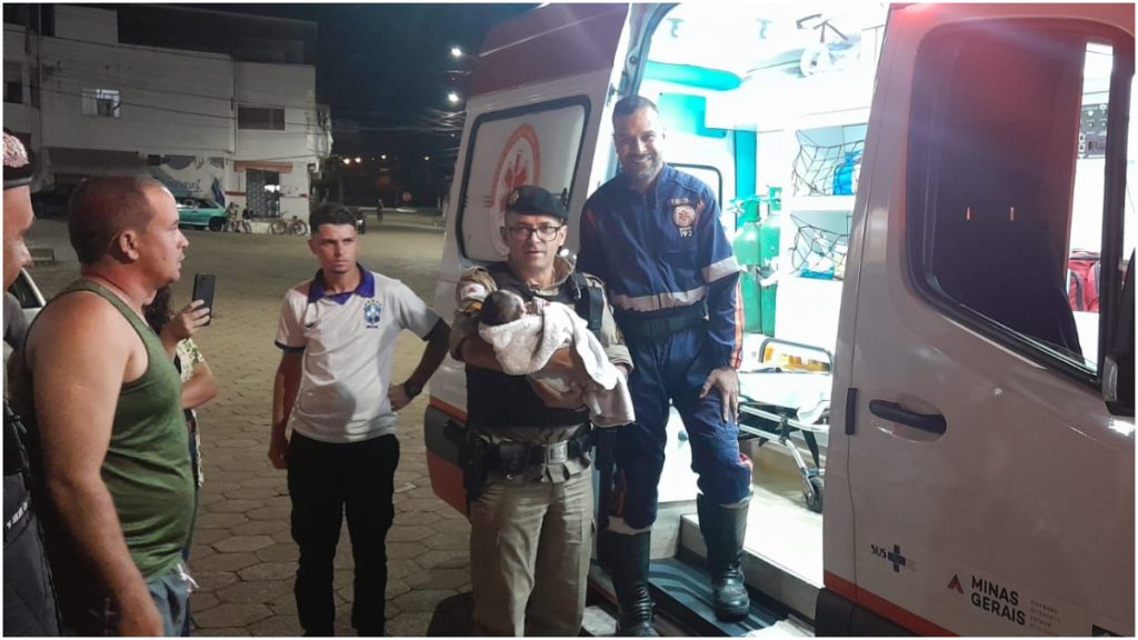 policiais salvam recém-nascido