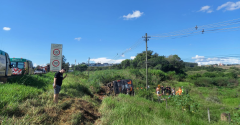 Um ônibus tombou em Pouso Alegre, no Sul de Minas Gerais, e deixou seis pessoas feridas na tarde desta quarta-feira (20)