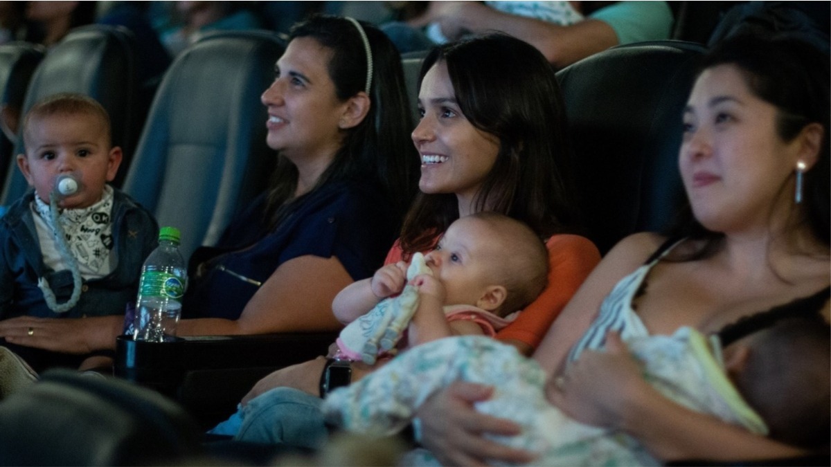 mães e bebês assistindo filme cinematerna boulevard shopping