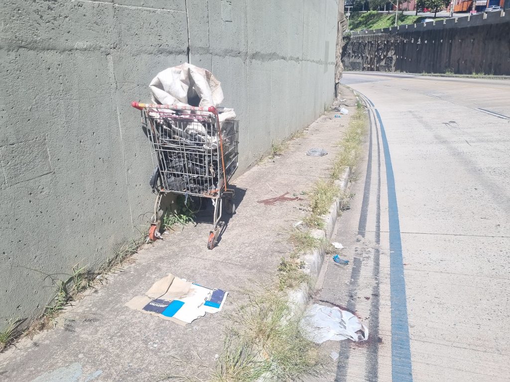 Corpo foi achado em carrinho de supermercado
