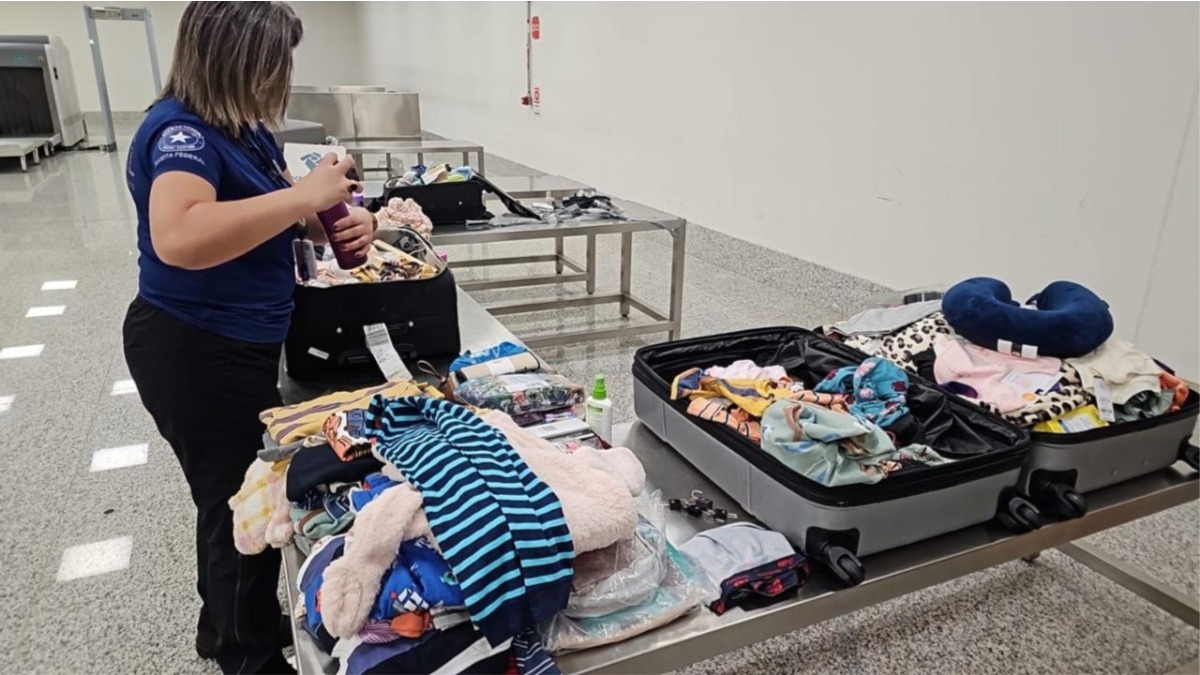mulher roupas apreendidas aeroporto de confins