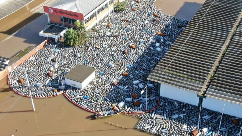 Mar de botijões de gás RS