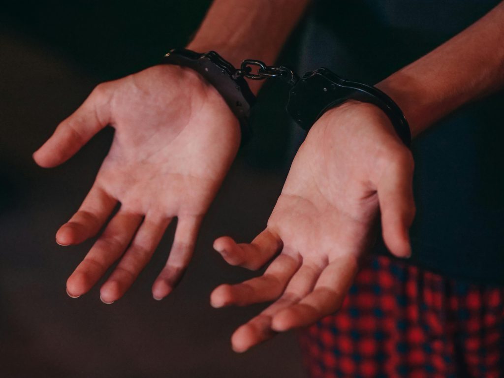 Adolescente vendia pornografia com menores de idade (Pexels)
