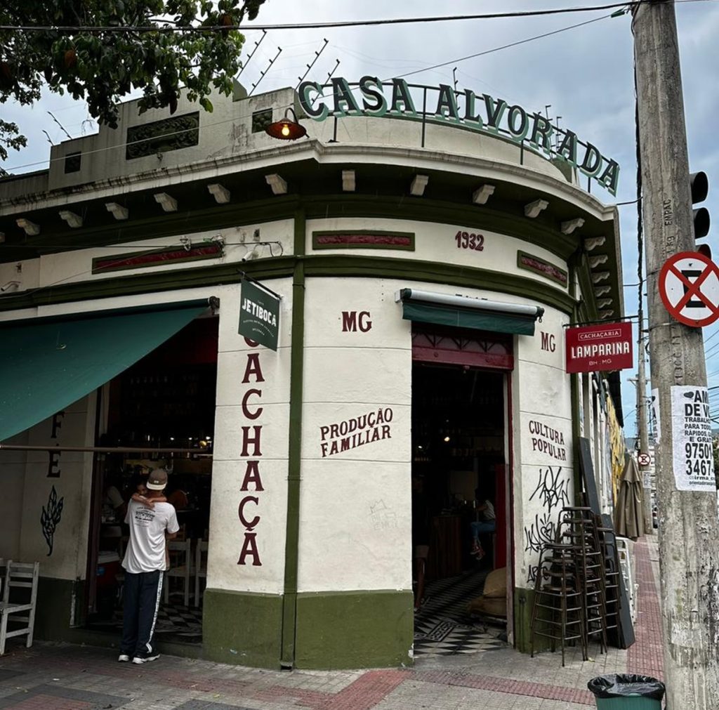 Casa Alvorada, uma brilhante collab entre a Cachaçaria Lamparina e o Café Jetiboca.