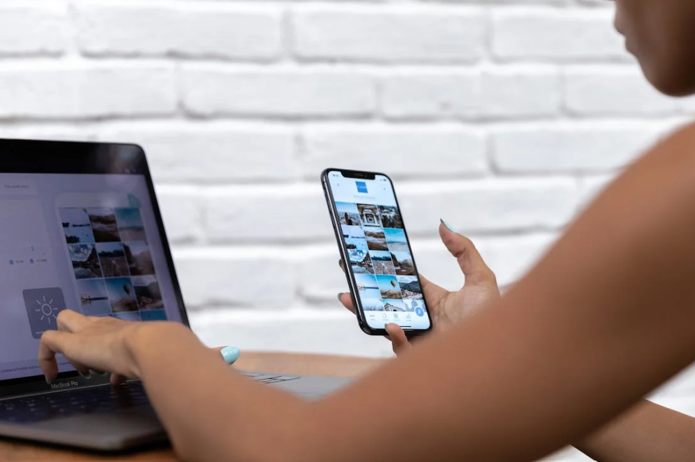 Influenciadora deverá ser indenizada por empresa após ter prejuízo com roubo de conta (Pexels/Divulgação)