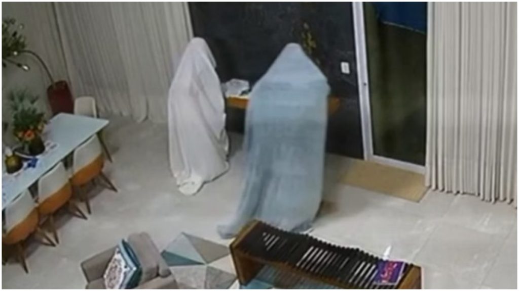 ladrões roubam casa lençóis