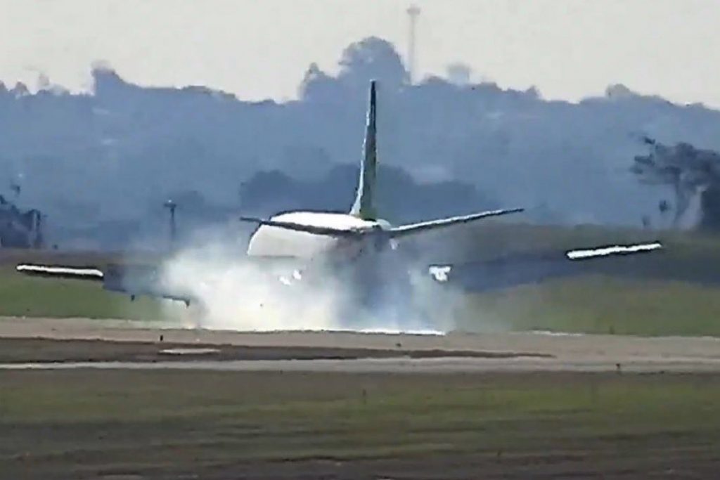 avião pneu estoura