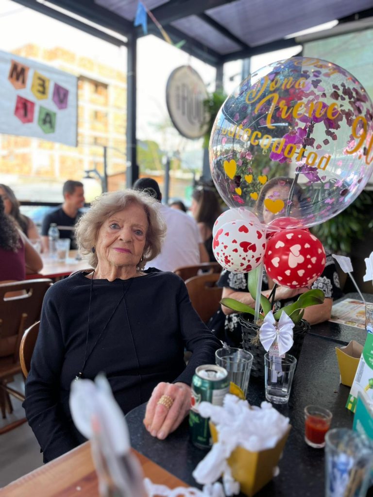 Cenas de um aniversário de 90 anos no Buteco do Rod.