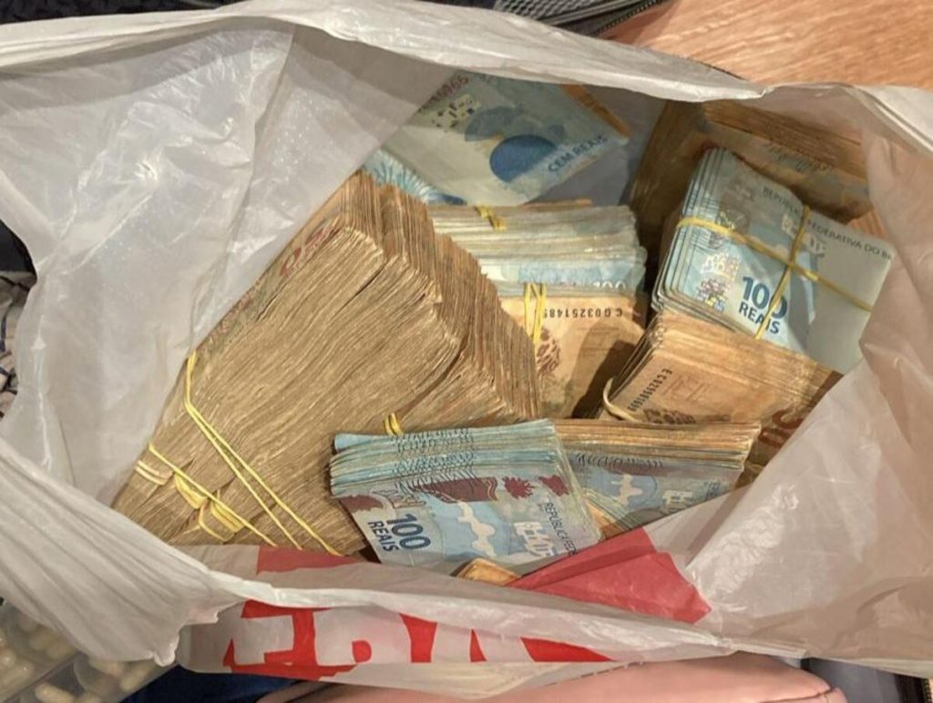 Pf Apreende Mais De Meio Milhão De Reais Em Aeroporto De Bh