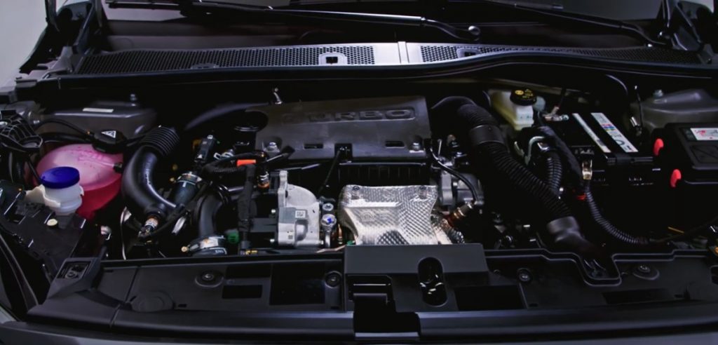  Motor 1.0 com transmissão manual de cinco velocidades e um motor turboalimentado com 120 cv