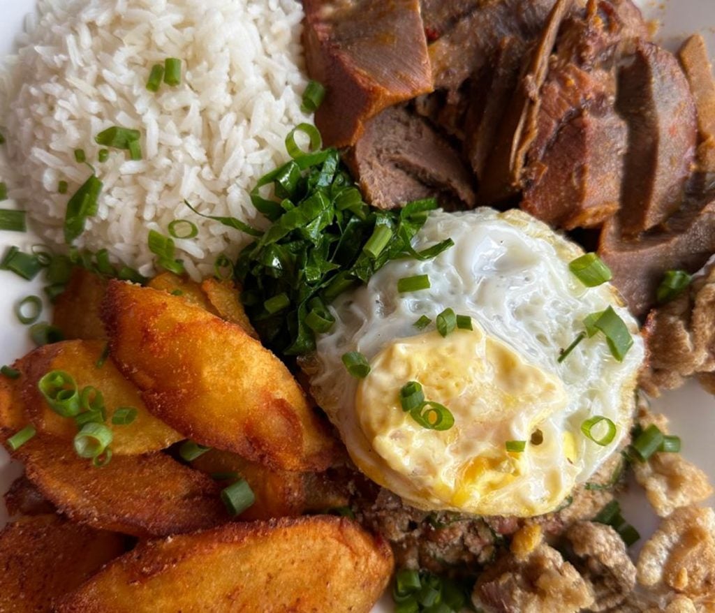 PF do Bola Bar, na sua versão com língua bovina. Se a eleição fosse de "o mais bem servido", seria difícil bater o deles.