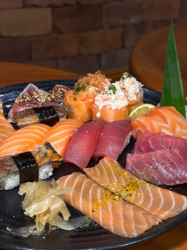Combinado de peças lindamente preparadas pelo Kanpai.