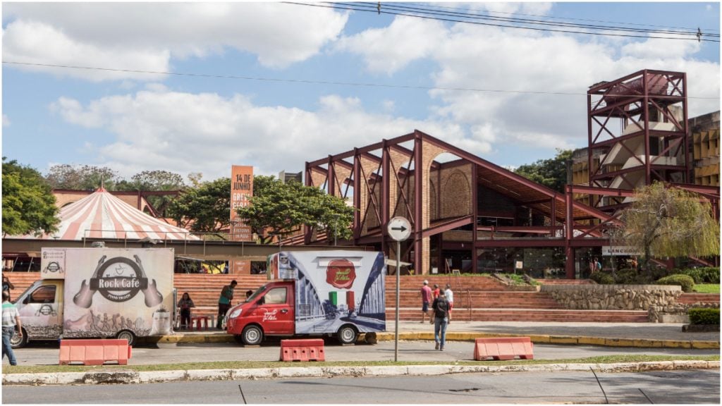 ufmg praça de serviços