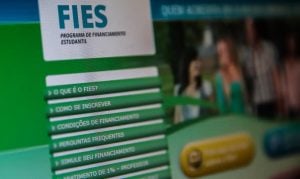 FIES financia as mensalidades do ensino superior a estudantes de baixa renda em universidades privadas (Marcello Casal Jr./Agência Brasil)