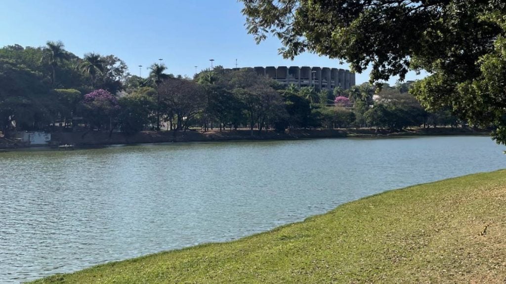 Copasa formaliza obra que pretende acabar com esgoto na Lagoa da Pampulha em BH
