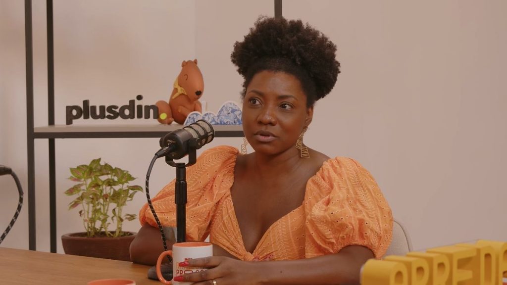 Adriana Araújo é a sétima convidada do podcast Arreda Pra Cá (Reprodução/Arreda Pra Cá)