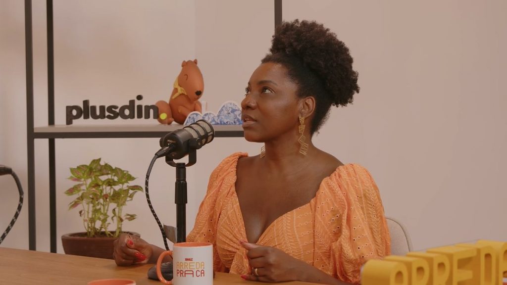 Adriana Araújo é a sétima convidada do podcast Arreda Pra Cá (Reprodução/Arreda Pra Cá)