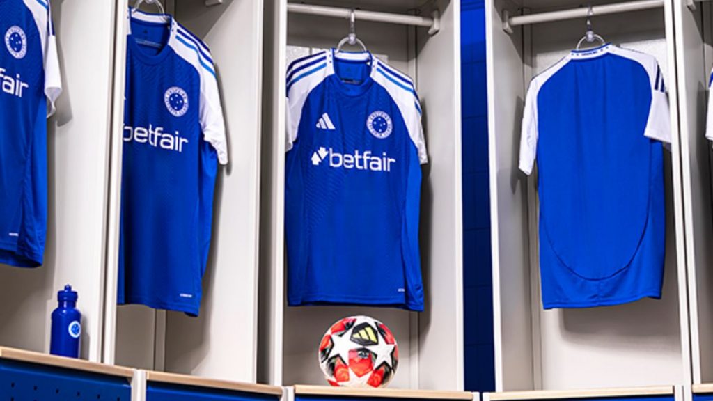 Cruzeiro lança camisa