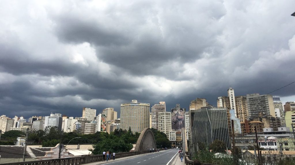 nuvens de chuva