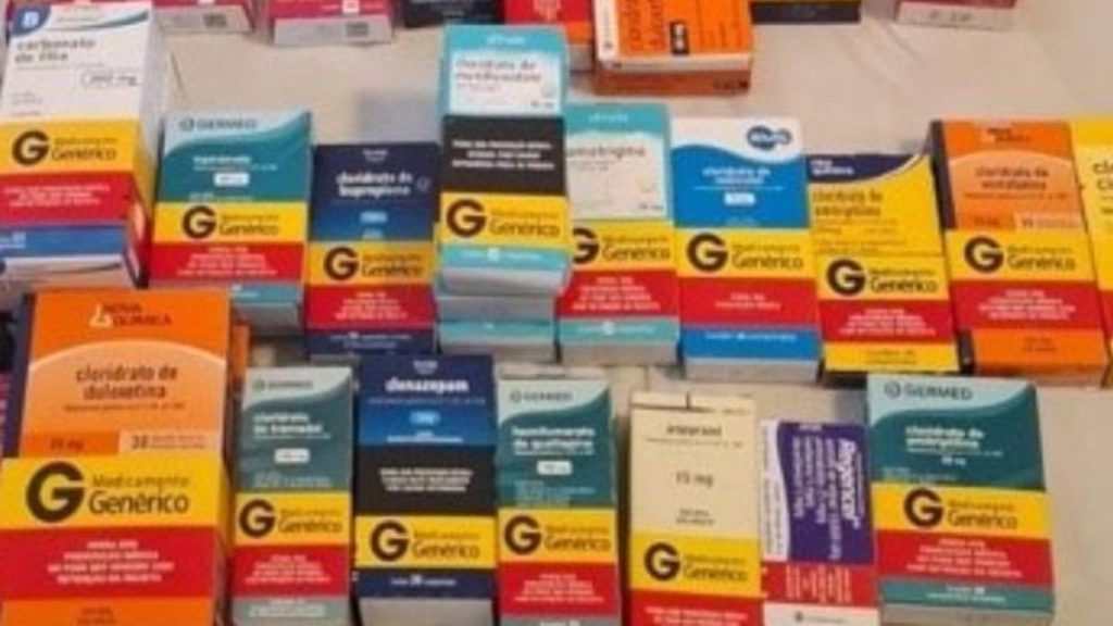 68 caixas de medicamentos foram apreendidas durante a operação (Divulgação/PCMG)